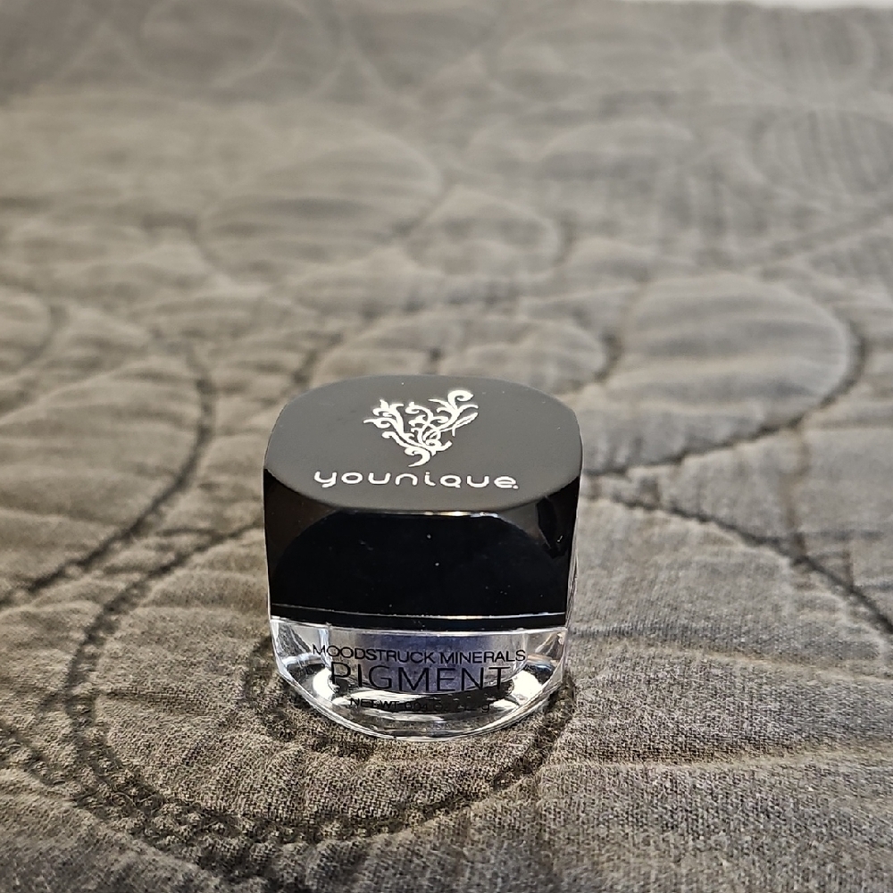 Younique Moodstruck Minerals Pigment - Charcoal